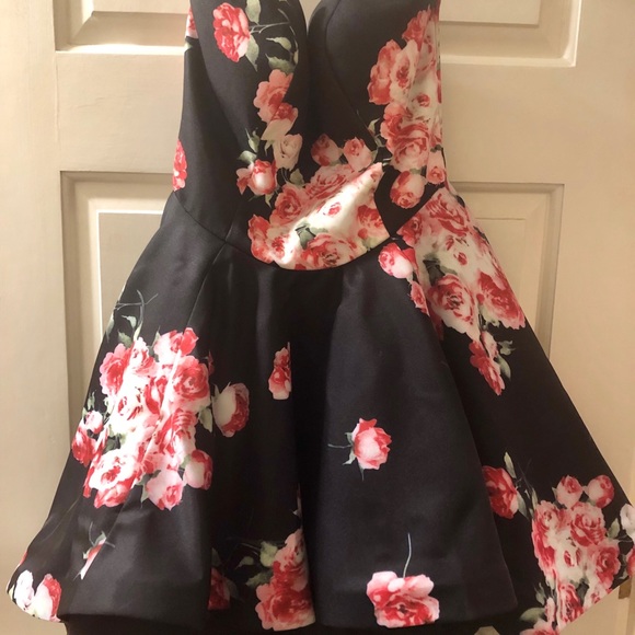 Envious hi-lo dress - Picture 3 of 4